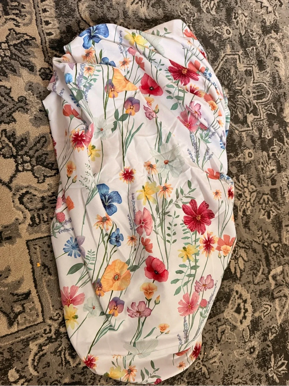 White Floral crib y Multicolor Flowers